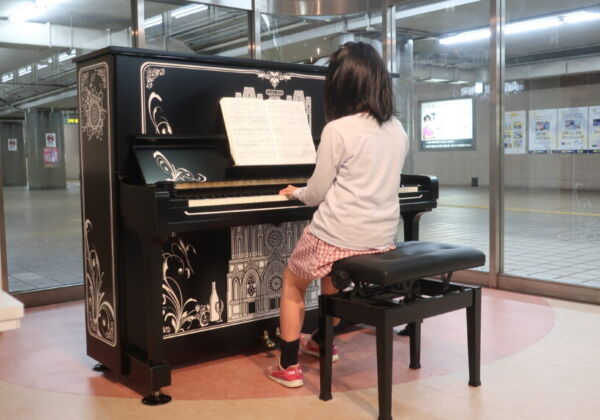 名古屋にストリートピアノが続々設置！ 街角に文化芸術の華を咲かせる新たな試みの企画担当者へ取り組みの裏側をインタビュー（前編）